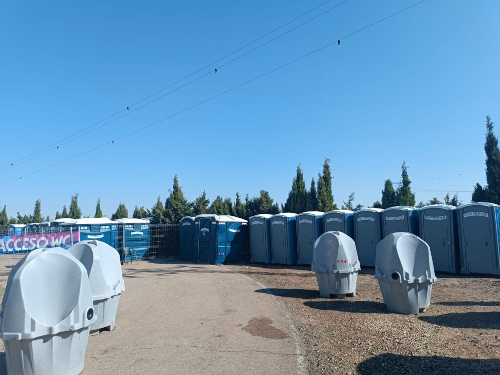 baños portátiles y wc químicos en un festival de musica